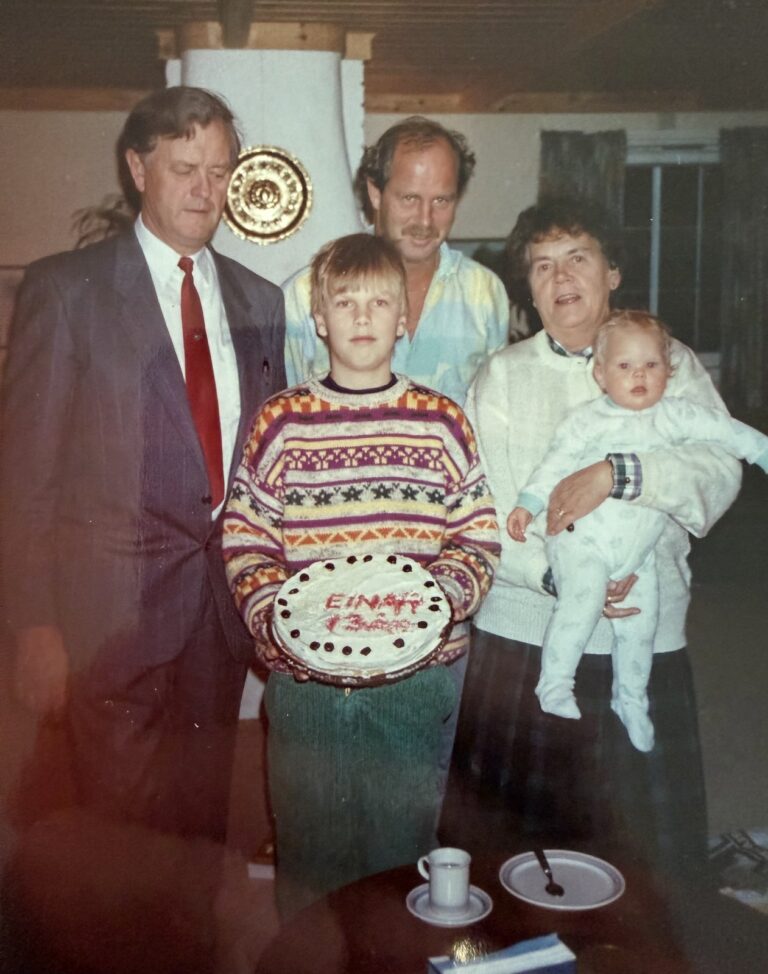 Einar 13 år, med morfar