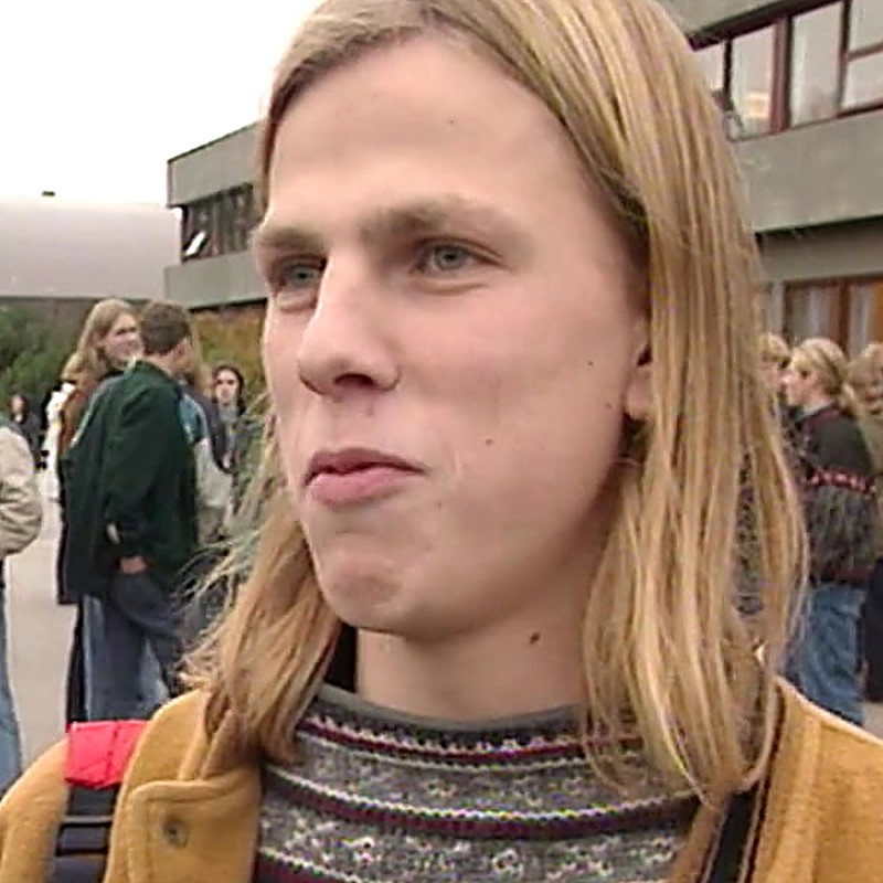 18 år, intervjuet av Dagsrevyen i skolegården på Gimle, 1994.