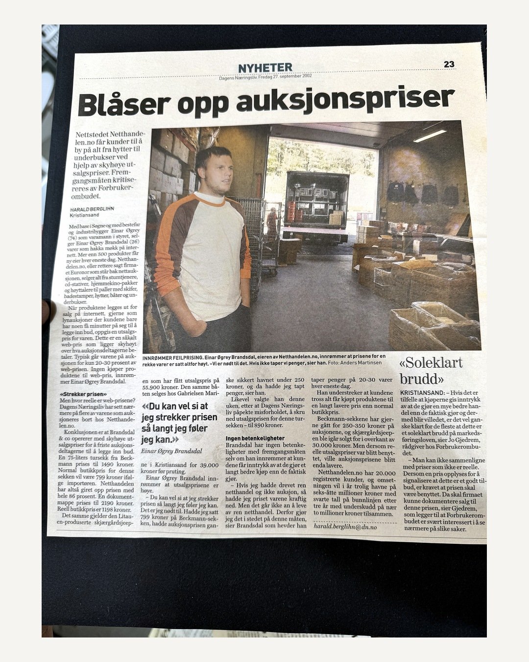 Dagens Næringsliv 2002: «Blåser opp auksjonspriser».
