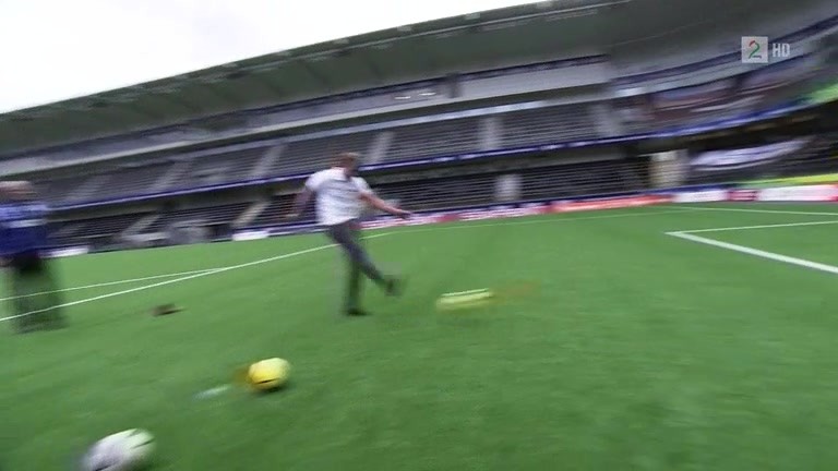 Første spark.