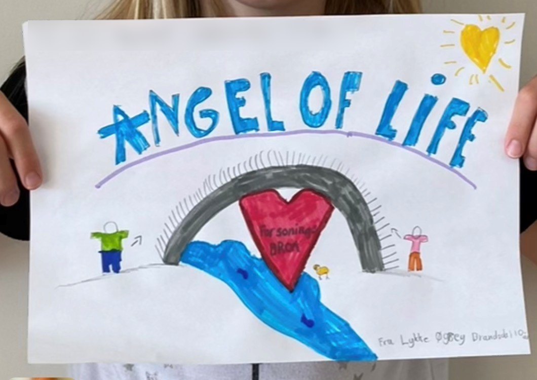 «Angel of Life». Tegningen Lykke laget til datteren til Cornelius i juni 2020. Navnet til den lille jenta er sløret.