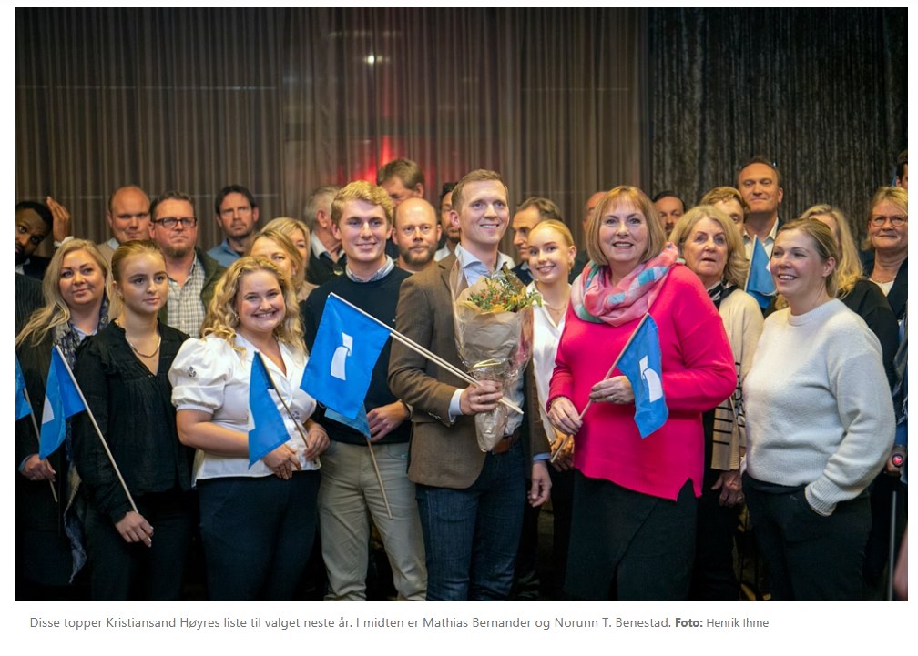 Kristiansand Høyres toppkandidater før valget i 2023, med Mathias Bernander, som ble ordfører, i midten. Cornelius Jakhelln står i raden bak